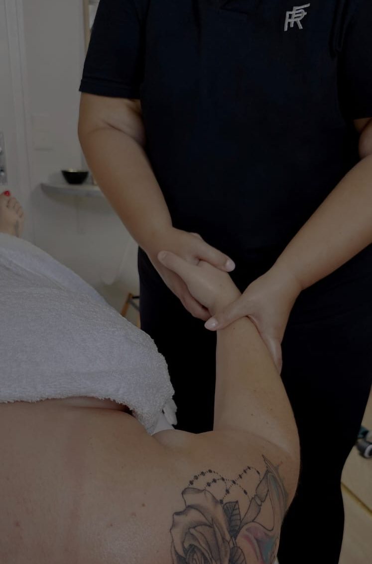 915c86c2-4861-41ff-a29f-f0646143f9ef a woman getting a back massage at a spa